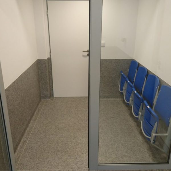 Sklopné sedačky do čekárny